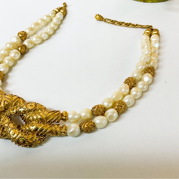 Franklin Mint Jewelry - VINTAGE 1988 Franklin Mint Pearl & Brass Knotted Necklace